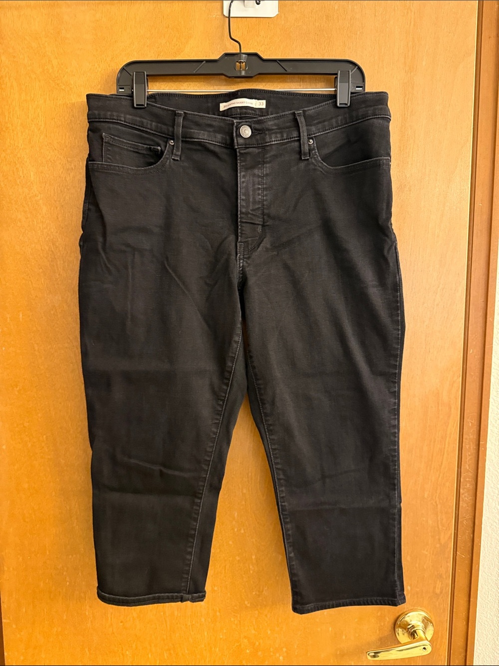 Levi's Women's Black Cropped Ankle Jeans